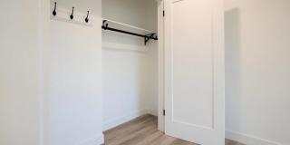 Stunning 1-bed unit with washer/dryer just completed! Gallery 4