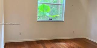 529 E Sheridan St Gallery 12