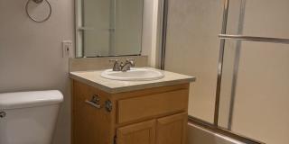 Updated 2 Bedroom, 2 bath Duplex in Springfield Gallery 11