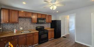 2 Bedroom 1.5 Bath Home with Den, Covered Porch and Fenced Backyard Gallery 14