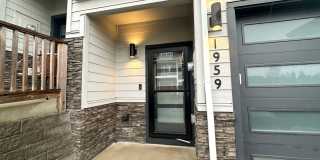Welcome Home — Modern Townhome in South Salem’s McKenzie Ridge Welcome Home — Modern Townhome in South Salem’s McKenzie Ridge Gallery 1
