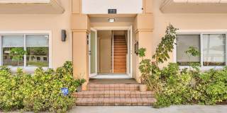 Spacious & Fully Renovated Townhome in East Hollywood – Prime Location! Gallery 3