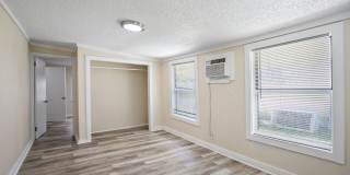 $1795 3br/1bath CUTE House w/ HUGE YARD Gallery 17