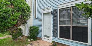 Cobblestone Townhouse - End unit close to parking Gallery 10