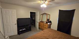 2 Bed, 1.5 Bath Townhome with Garage Near McKee Medical Center Gallery 14