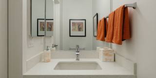 Spacious 2 Bed Townhouses! * BEST KOREATOWN LOCATION * washer & dryer * bidet Gallery 16