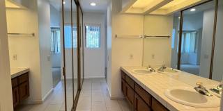 Spacious 2 Bedroom 2-1/2 Bathroom Townhome with 2-car garage in La Jolla near UCSD Gallery 23