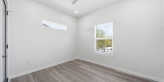 204 W Houston Street Gallery 26