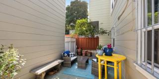 Stunning, Pet Friendly Edwardian 2BR Remodel in Prime location Gallery 34
