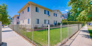 Classic Courtyard Building on Venice Blvd – Secure, Convenient, Pet-Friendly Gallery 3