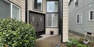 Grand 5 Bedroom Home Featuring 19ft Ceilings, Family Room & Main-Level Suite Gallery 6