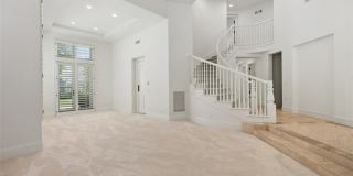 17 Colonial Gallery 6