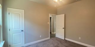 4 BEDROOM,  3 BATH Gallery 20
