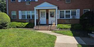 250 Rochelle Avenue Gallery 1