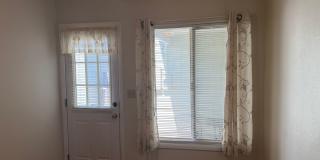 Beautifully updated 3-bedroom 1 bath duplex in Springfield! Gallery 22