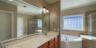 Beautiful 3 Bed 2 Bath Condo with Community Amenities Gallery 15