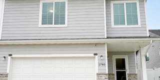 Modern 3-bedroom, 3-bathroom 3-level twin home located in South Grand Forks, ND! Gallery 1