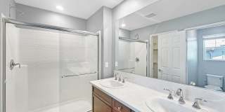 Spacious 2BD/3BA Condo in Chula Vista with Walk-In Closet, Community Pool & 2-Car Garage Gallery 8