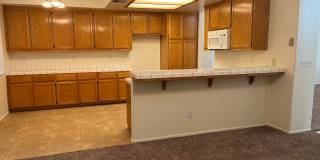 MOVE IN SPECIAL $500 OFF FIRST MONTH RENT! Lovely Home In Southwest Bakersfield! Gallery 3