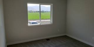 Spacious Springville Townhome Gallery 26