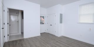 528 E PARKWAY Ave Gallery 4