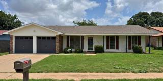 Recently remodeled 4 bed 2 bath home in Expressway Village! Gallery 1