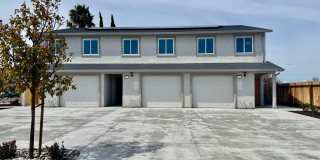 Stunning New Build 3-Bedroom, 2.5-Bath Triplex Apartment for Rent Gallery 1