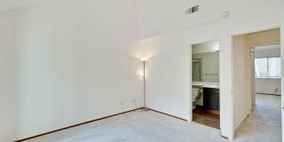 Hidden Silicon Valley Oasis! 2BR/2.5BA Townhome with TWO Private Patios, 2 Dedicated Parking Spaces, Pool, Tennis Courts & Utilities Included! Gallery 33
