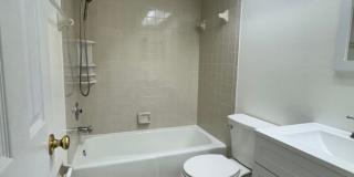 Annual unfurnished nicely renovated 2/2 villa near the Ringling Museum Gallery 19