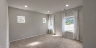Spacious 4-Bedroom Home with Balcony and Fenced Yard in Marysville Gallery 4