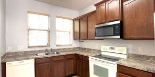 Charming 2-Bedroom, 2.5-Bathroom Townhome Just Minutes from Disney! Gallery 4