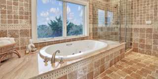 605 Dune Road Gallery 21