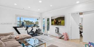 628 N Island Gallery 53