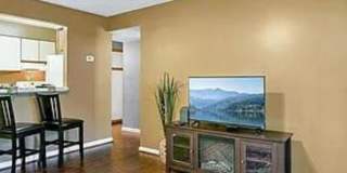 Modern First-Floor with Private Patio in Hampton Club Modern First-Floor with Private Patio in Hampton Club Gallery 1