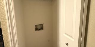 MELROSE DISTRICT CONDO WITH HUGE MOVE-IN SPECIAL – HALF OFF FIRST & SECOND MONTH’S RENT! Gallery 21