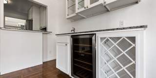 Stunning, Pet Friendly Edwardian 2BR Remodel in Prime location Gallery 33