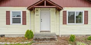 Bremerton 3-Bed, 1-Bath Near the Water with Large Outdoor Deck Gallery 1