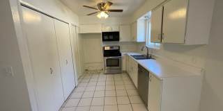 Huntington Continental: 4 Bedroom 1.5 Bath Attached Townhouse Gallery 7