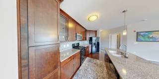 Beautifully maintained 2Bed/2Bath Condo - Great Location Gallery 4