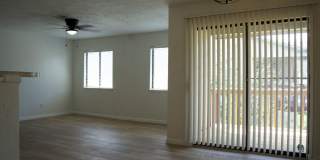 2 Bedroom 2 1/2 bath in the Lakes Townhome Community! Complete Remodel! Gallery 9