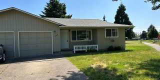 2-bedroom/1-bathroom duplex with garage! 2-bedroom/1-bathroom duplex with garage! Gallery 1