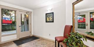 Modern 2-Bedroom Condo in Shoreline with Stylish Finishes Gallery 4