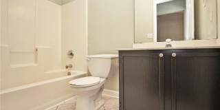 Room in 3 Bedroom Home at Tom Hunter Dr Gallery 39