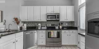Stylish 3-bedroom townhome in Vermillion in Hustersville Gallery 15