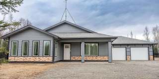 Stunning Modern 3-Bed/2-Bath | Covered Patio & Large Fenced Yard | Dog Friendly! Gallery 1
