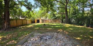 Charming 3 Bed 1.5 Bath home walkable to campus Gallery 18