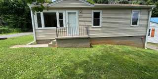 Your Modern Downtown Retreat: Newly Remodeled Charm Your Modern Downtown Retreat: Newly Remodeled Charm Gallery 1