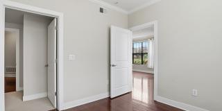 7342 Oak Manor Gallery 29