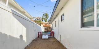 Downtown Modern Smart Home Gallery 4