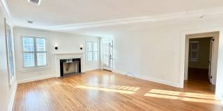 3/2 Duplex Conveniently Situated in an Established Neighborhood! Gallery 7
